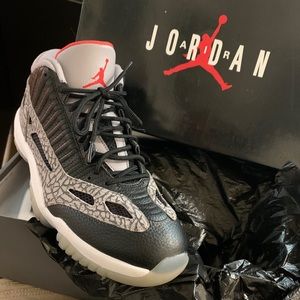 Air Jordan 11 low IE